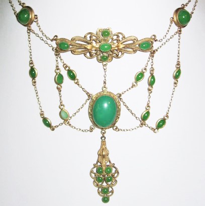 Art Nouveau Green Chrysoprase festoon necklace